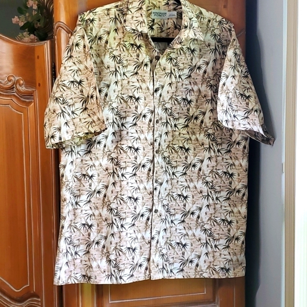 WINDHAM POINYE,‎ mens button down casual shirt. Size large. 100% cotton.